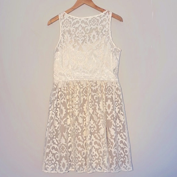 Minute Ivory Occasion Dress - Picture 7 of 9